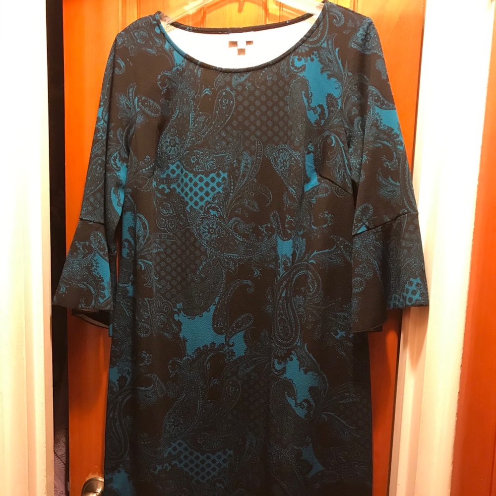 Avenue stylish Dress with bell sleeves 14/16